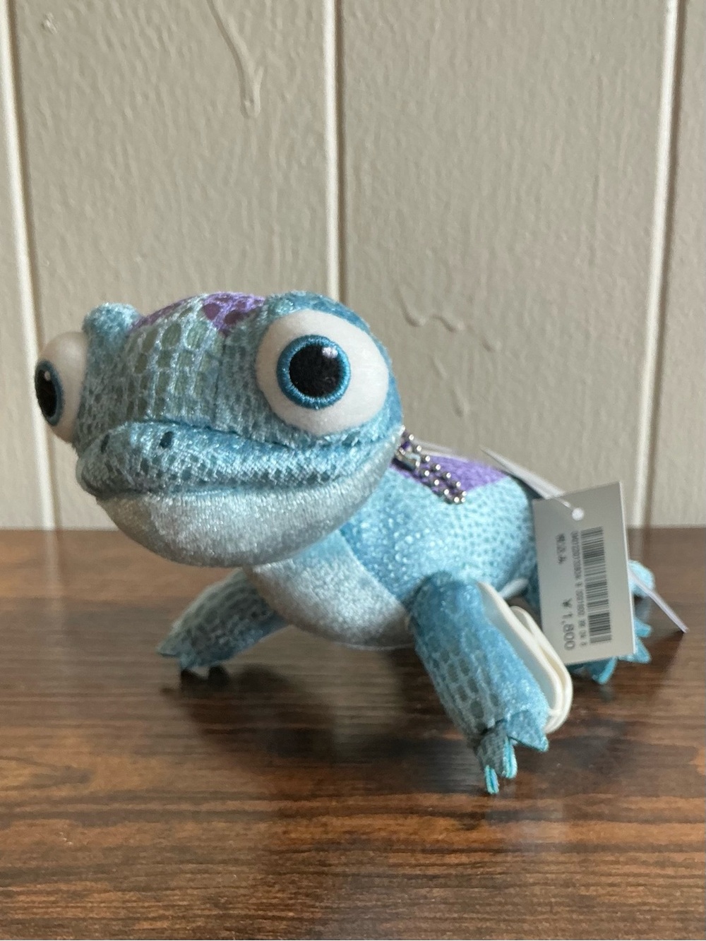 Rare NWT Tokyo Disney Resort exclusive Bruni Salamander clip Shoulder plush toy